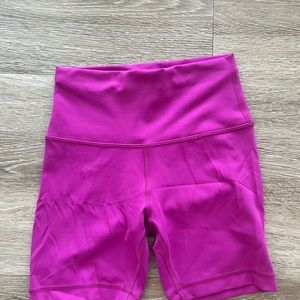 Lululemon 6” Wunder Train Short in Ripened Raspberry Size 4